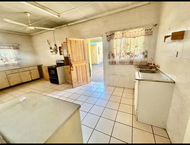 3 BEDROOM HOUSE FOR SALE IN VANDERBIJLPARK CW 2